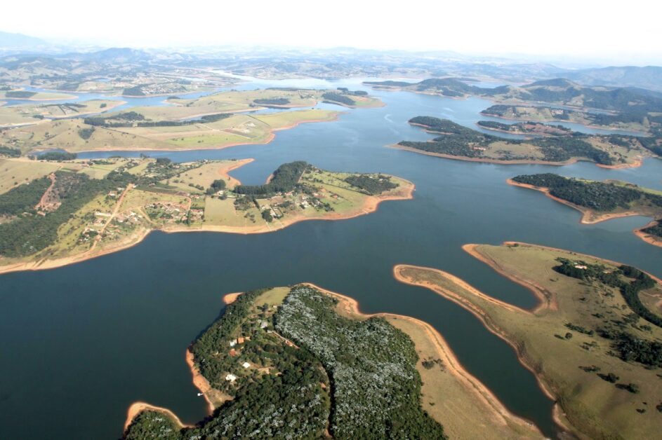 Chuvas-no-Cantareira-fica-abaixo-do-esperado-para-abril-e-preocupa-especialistas-943x628