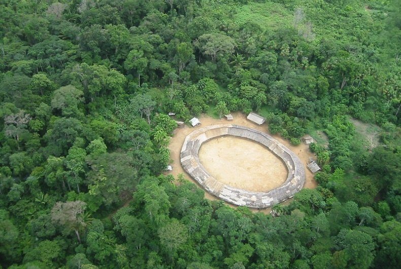 Vista-aerea-da-aldeia-Demini-do-povo-Yanomami-Amazonas-Foto-Marcos-Wesley-CCPY-2005