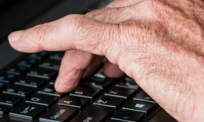 cropped-laptop-hand-typing-working-technology-old-770100-pxhere.com_.jpg