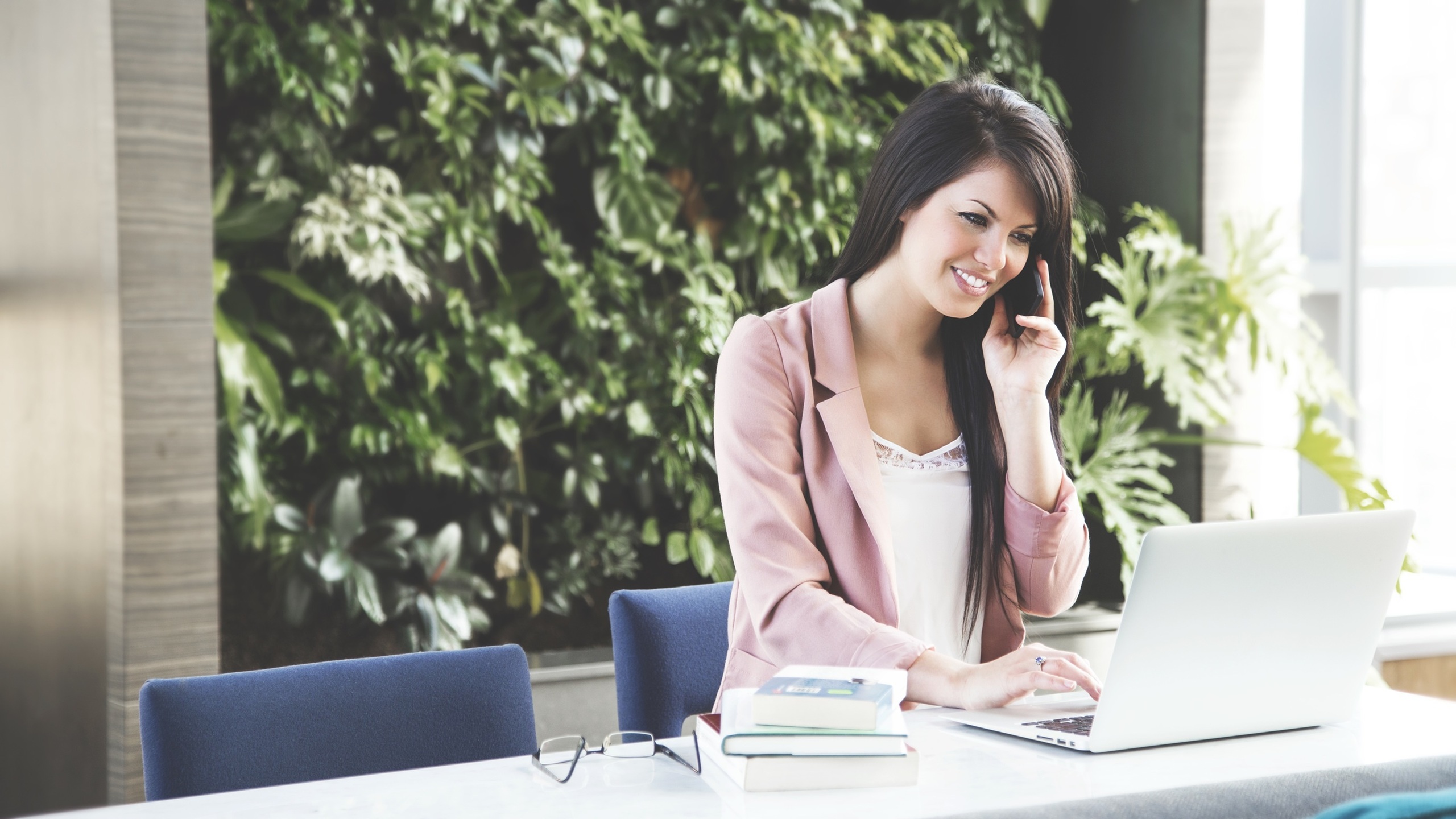 laptop-computer-writing-work-working-woman-893407-pxhere.com_