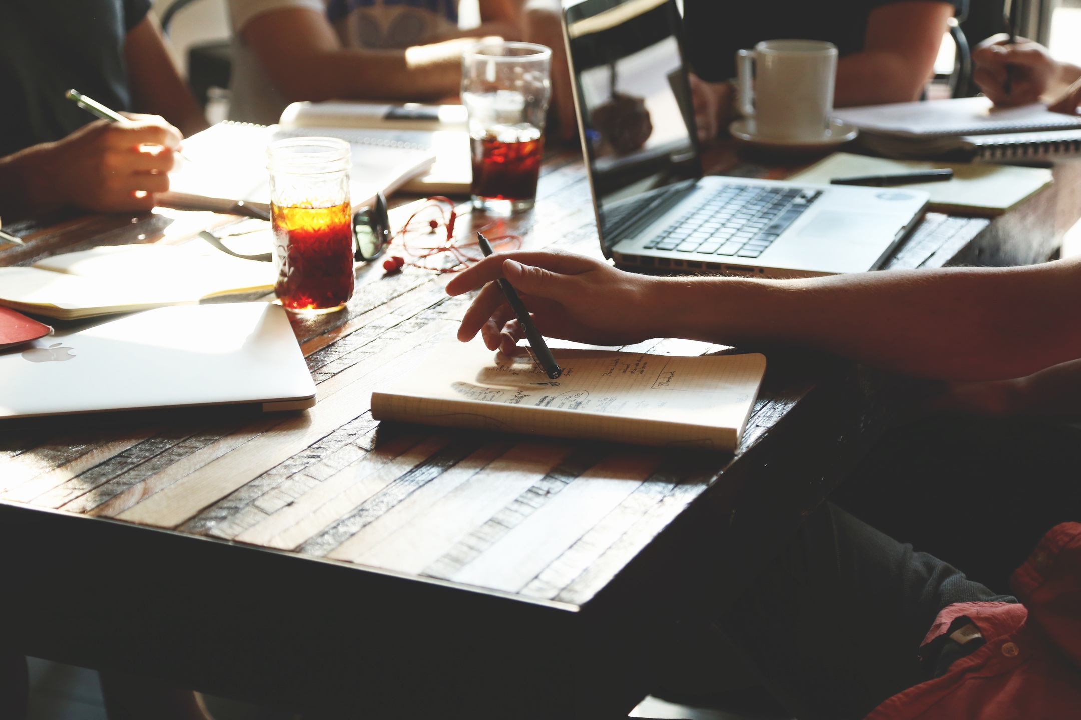 laptop-computer-writing-working-table-coffee-764674-pxhere.com_