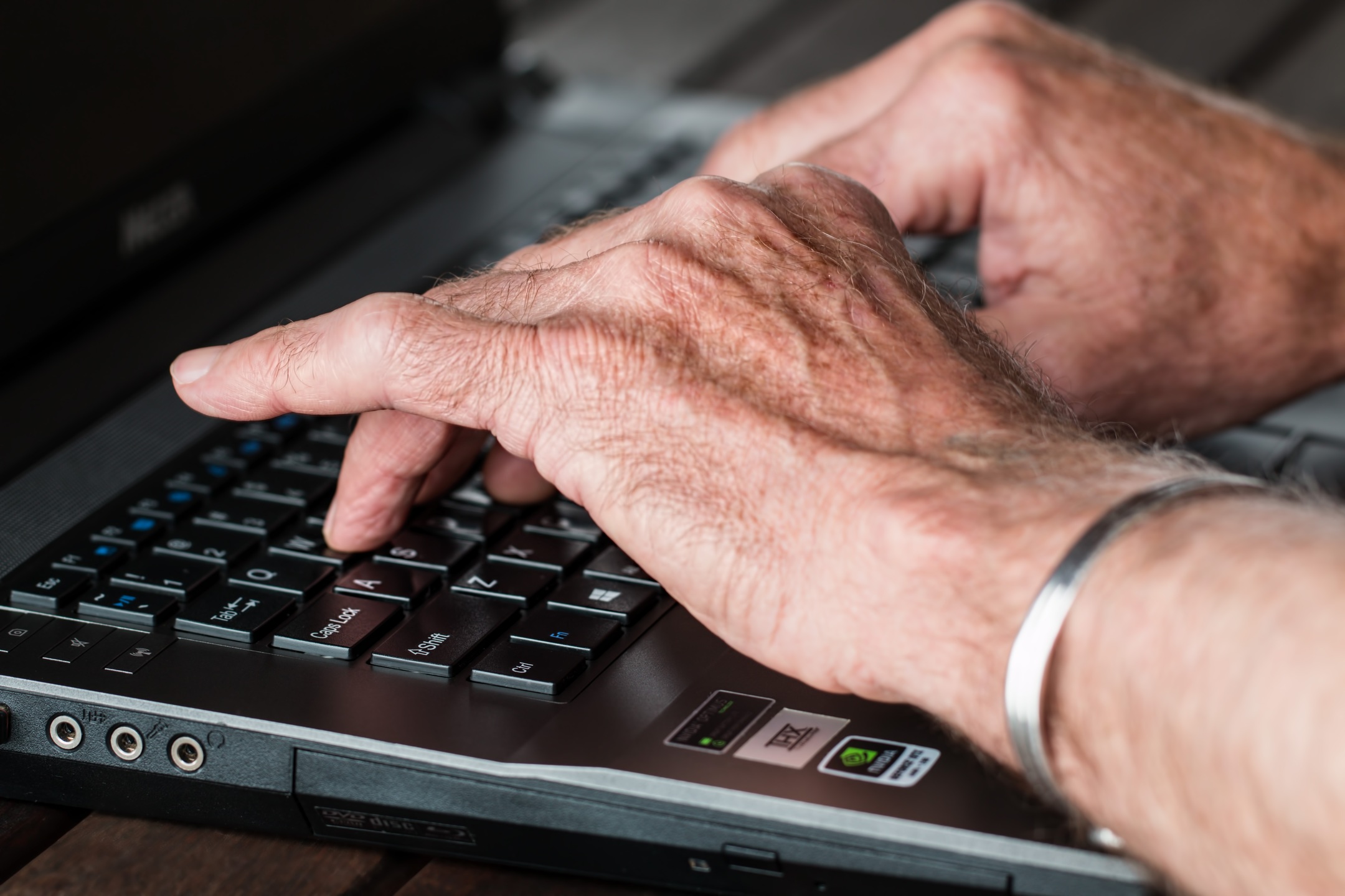 laptop-hand-typing-working-technology-old-770100-pxhere.com_