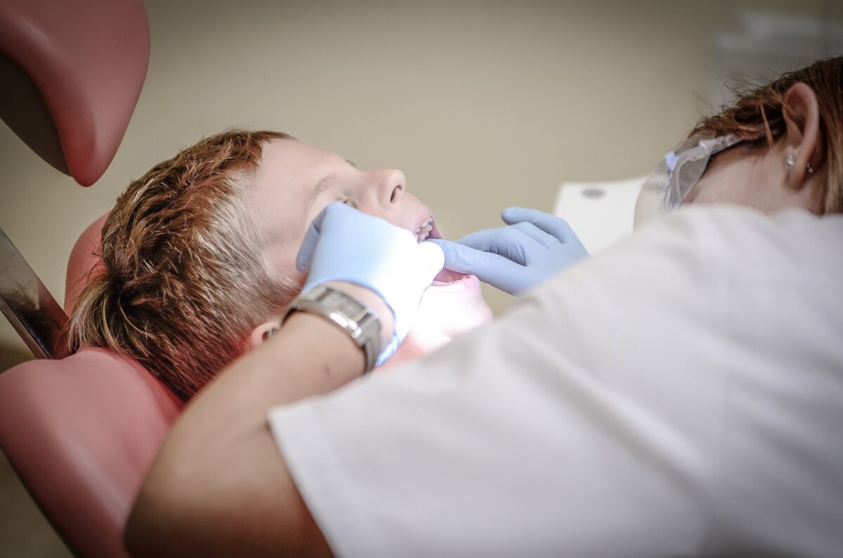 dentist-gacaa46377_1280-1200x795