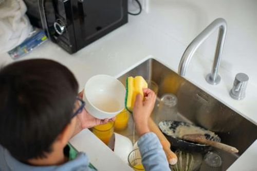 Como organizar a louça corretamente para uma limpeza eficiente? como-organizar-a-louca