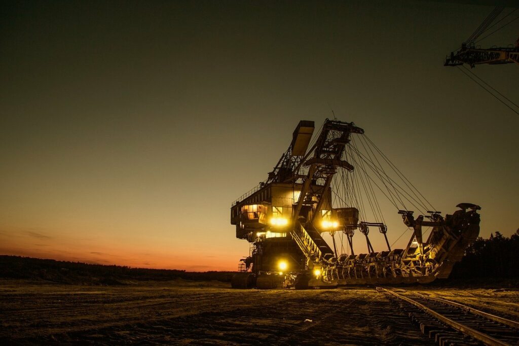 mining-excavator-1736293_1280-1024x682