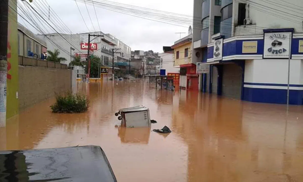 trabalho-de-limpeza-das-ruas-em-franco-da-rocha